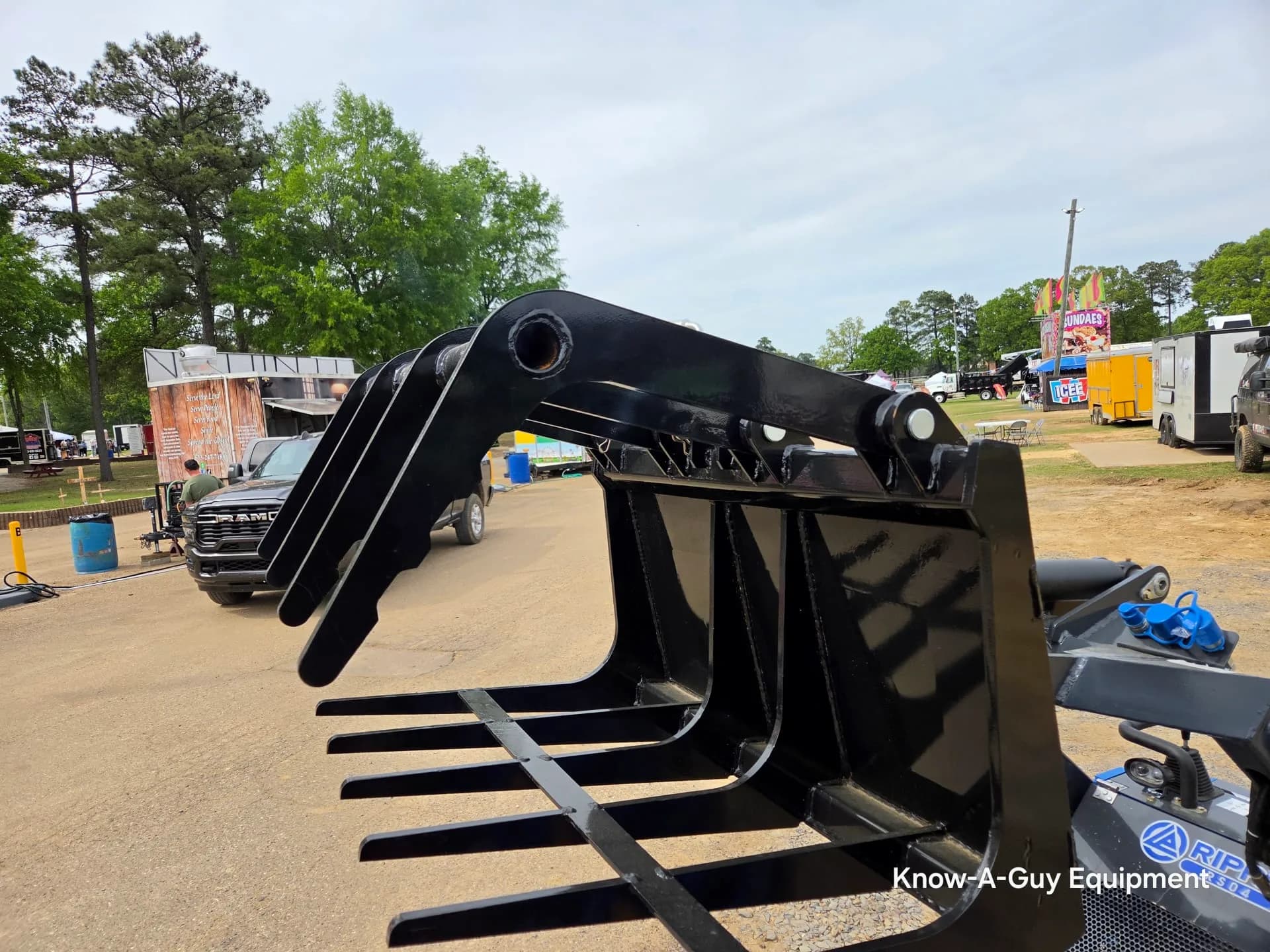 Heavy-Duty Grapple Attachment — photo 4 of 4