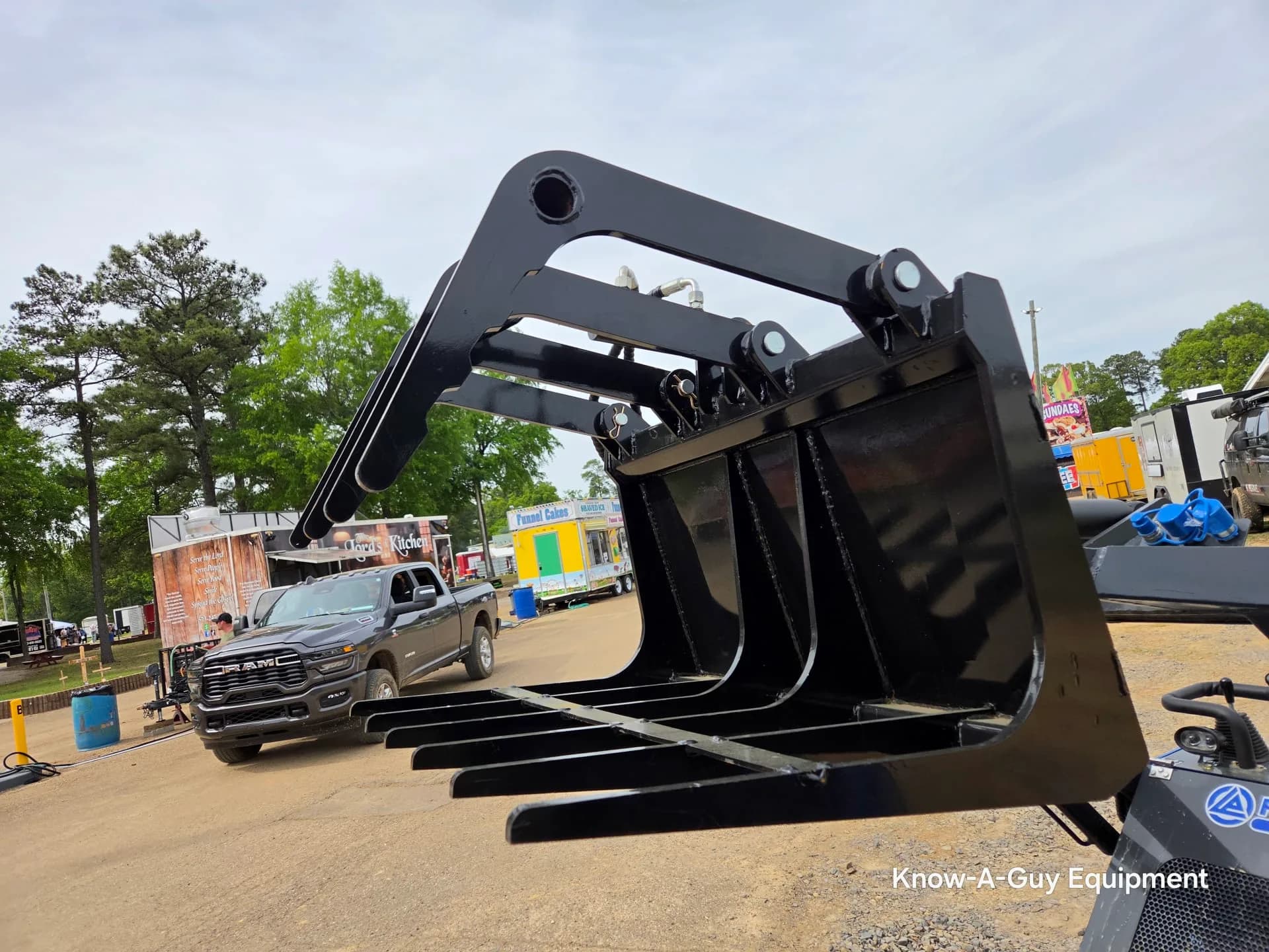 Heavy-Duty Grapple Attachment