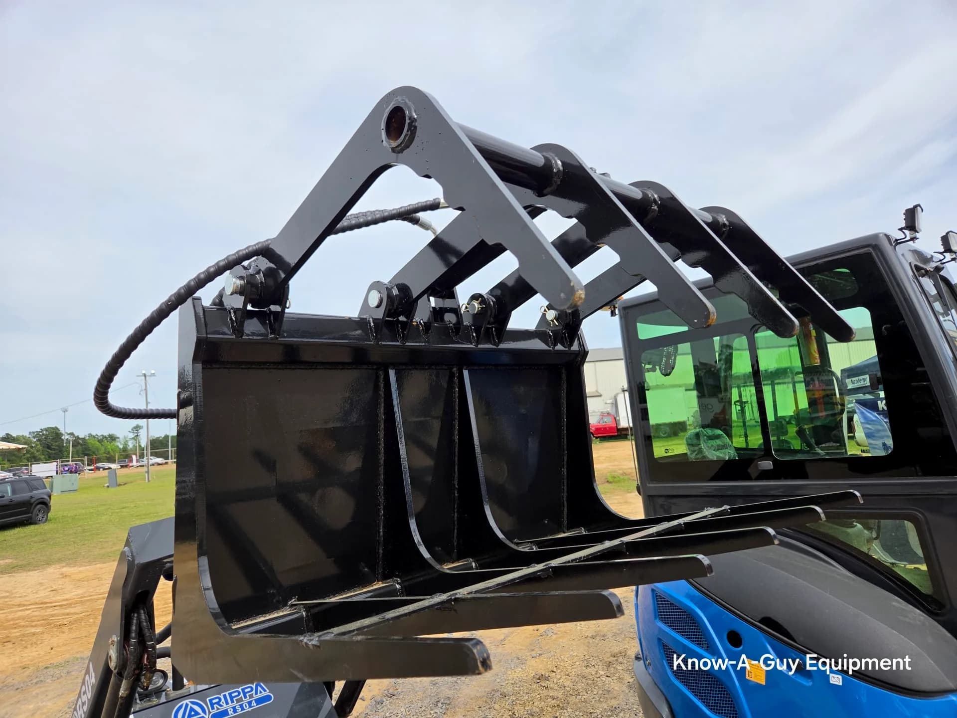Heavy-Duty Grapple Attachment — photo 3 of 4