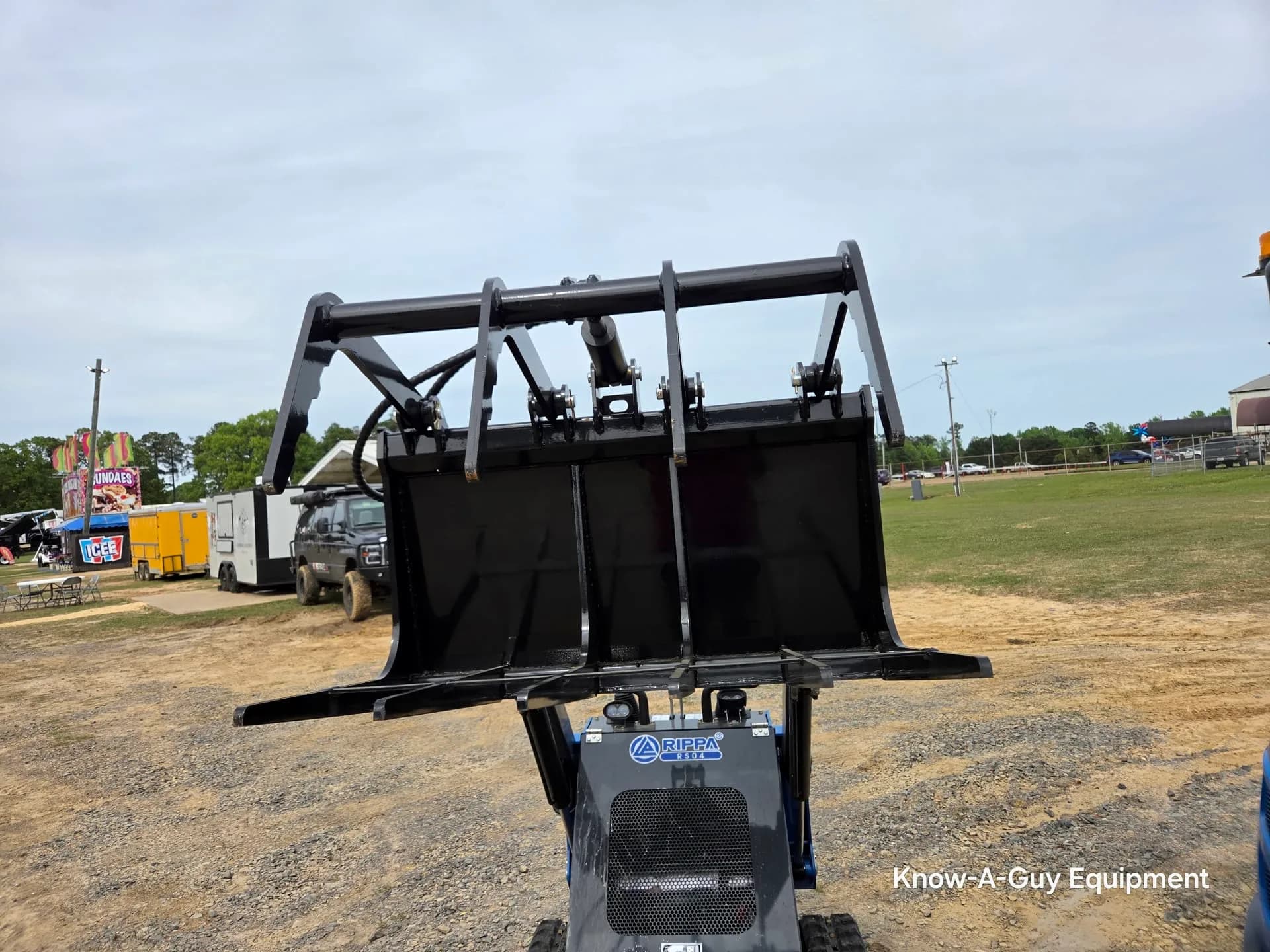 Heavy-Duty Grapple Attachment — photo 2 of 4
