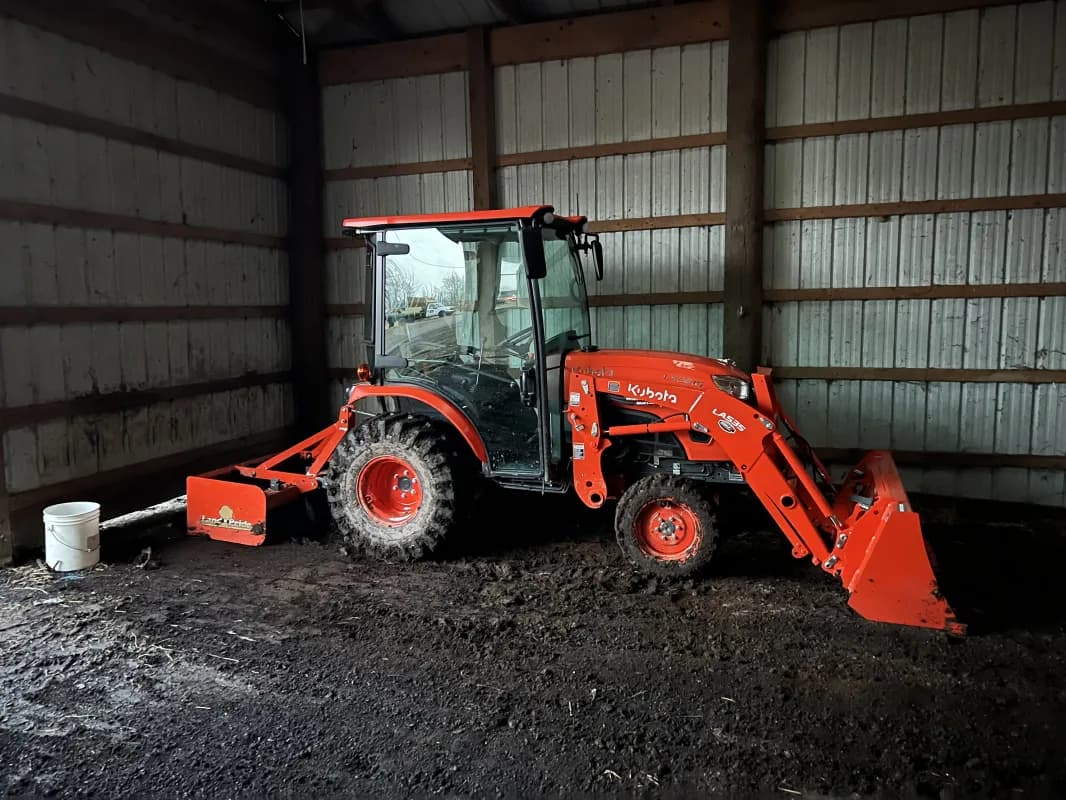 Kubota LX 2601 Heat and AC — photo 2 of 3