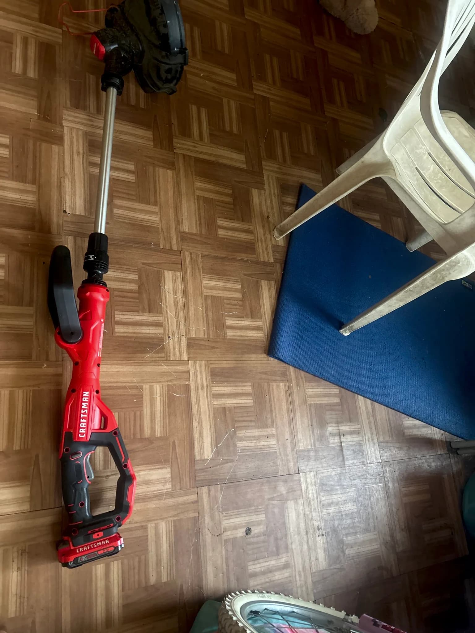 Craftsman Battery-Powered Weed Whacker — photo 2 of 3