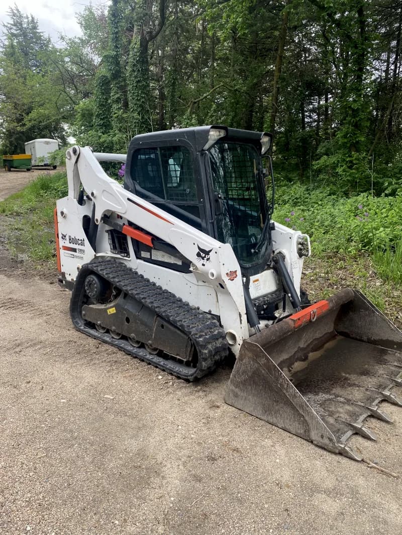 Skid Loader — photo 2 of 3