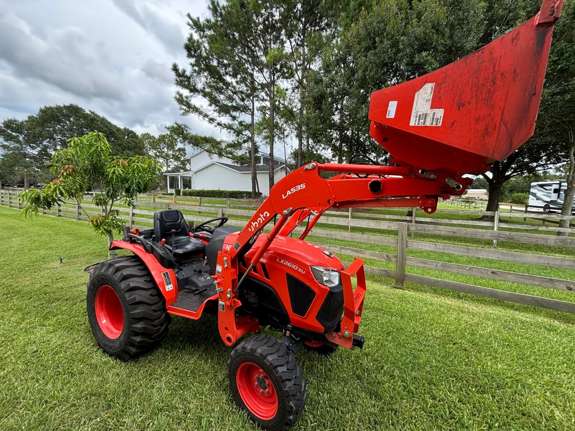 Kubota LX2610 Compact Tractor — photo 3 of 3