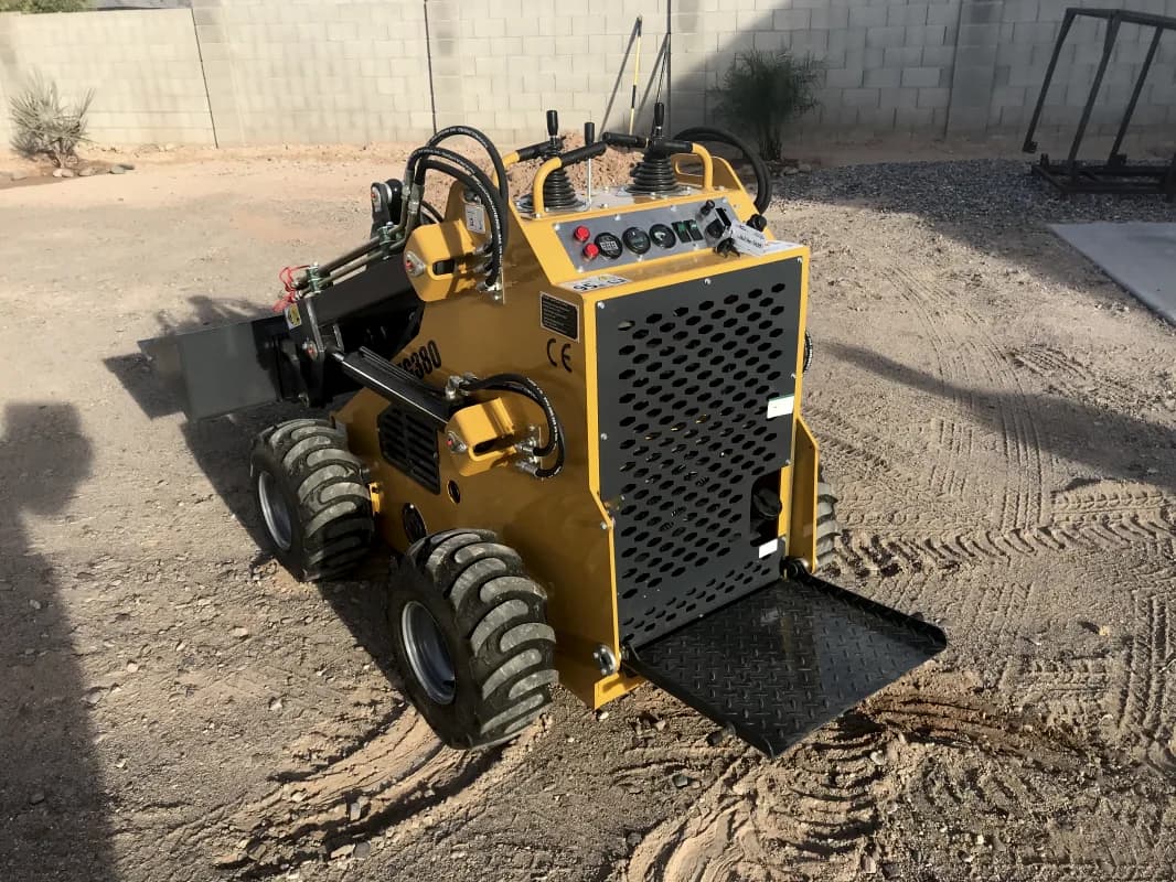 mini Skid Steer EG 380 — photo 3 of 5
