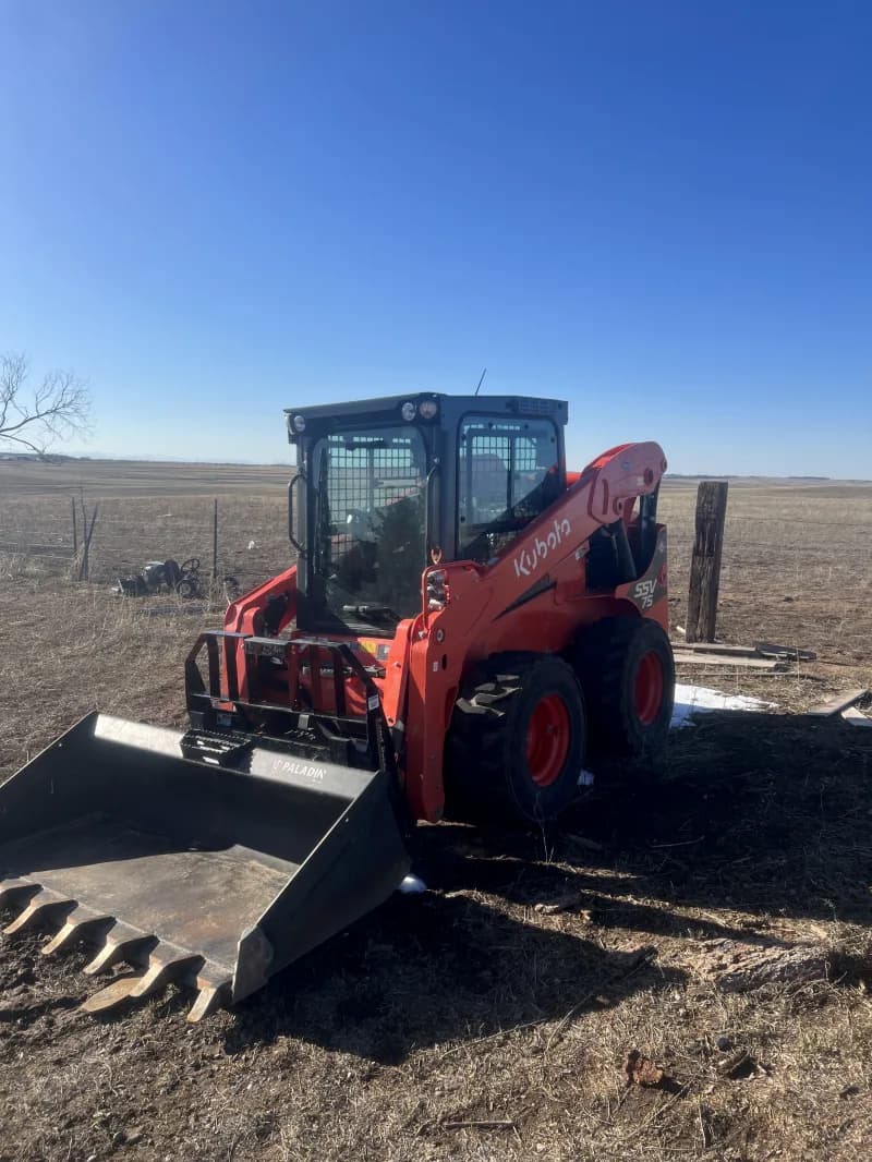 skid steer — photo 3 of 3