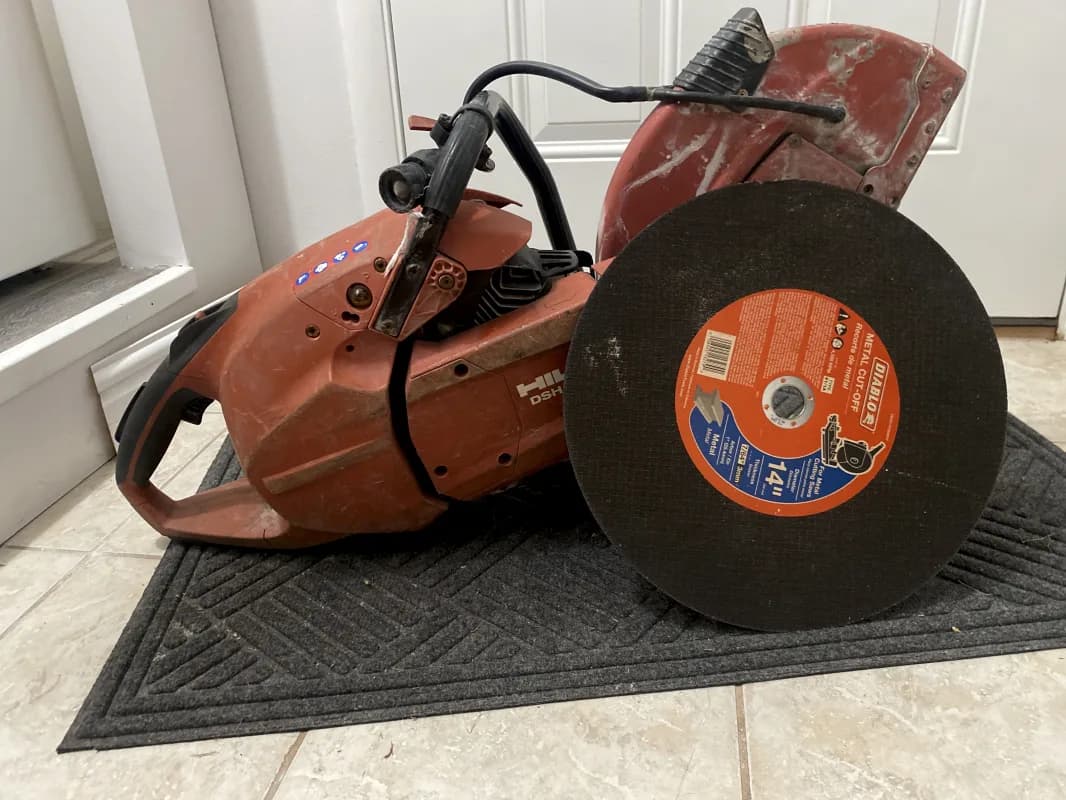 Hilti14 in. DSH 700X 70CC Hand-Held Concrete Gas Saw — photo 3 of 3