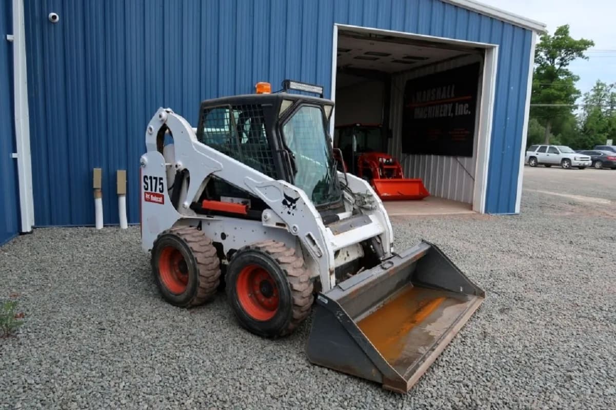 skid steer — photo 3 of 3