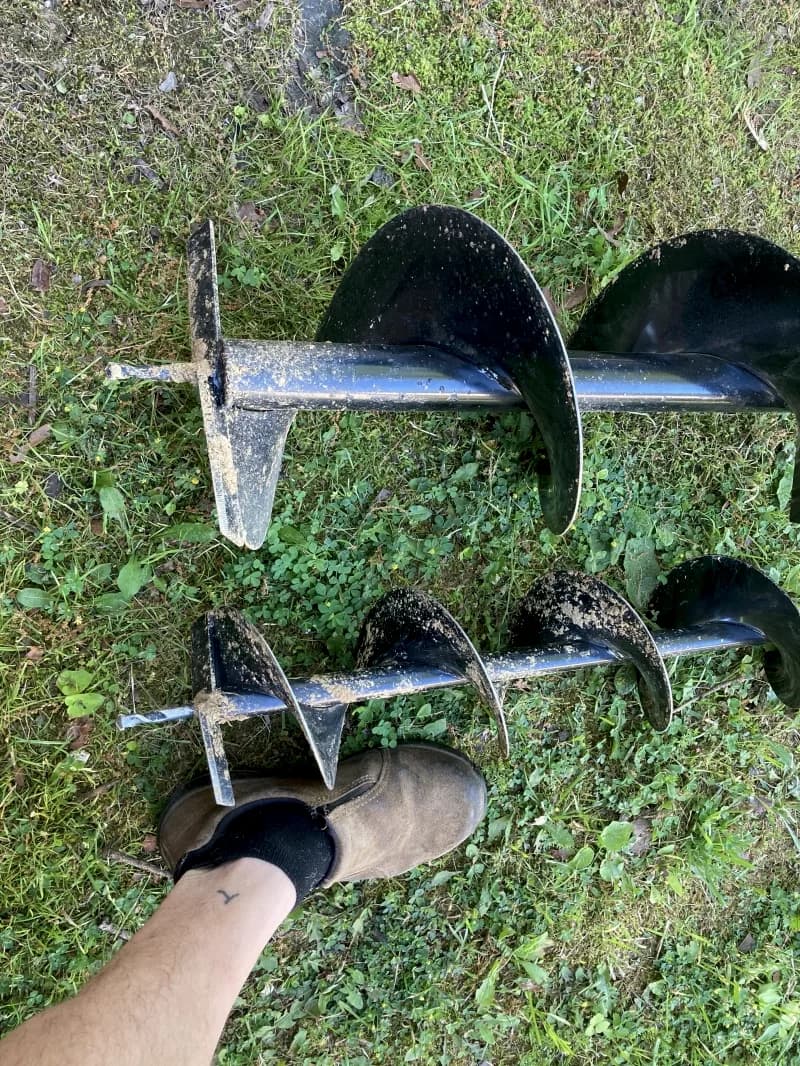 Gas powered auger — photo 2 of 3