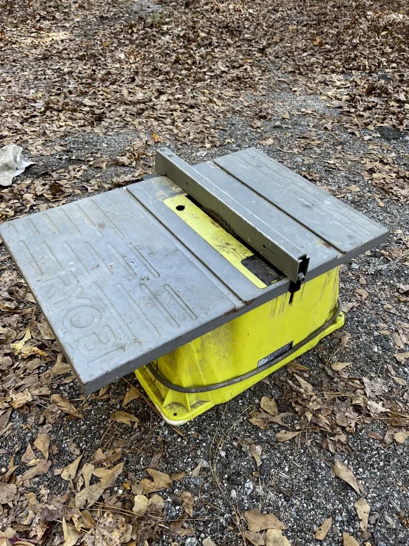 Tablesaw — photo 2 of 3