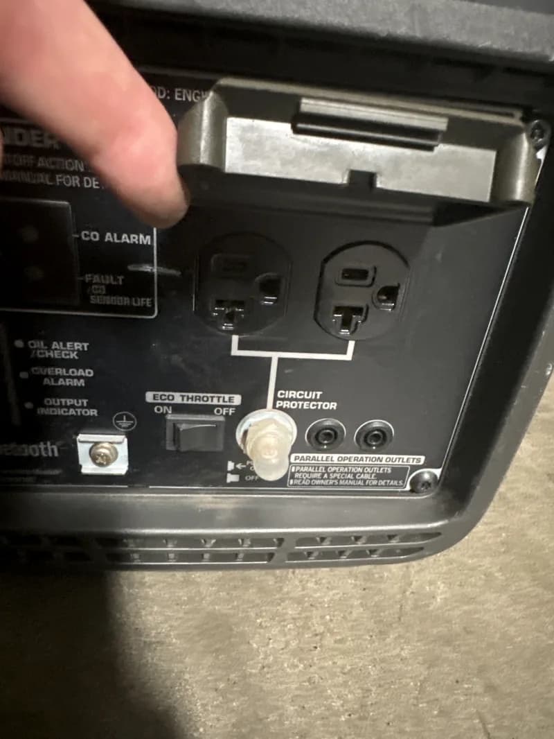 Honda 2200i generator — photo 2 of 3