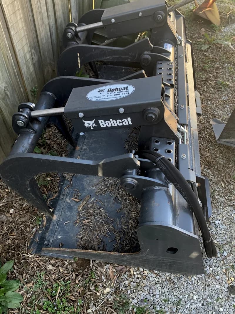 Grapple bucket attachment for skid steer — photo 2 of 3