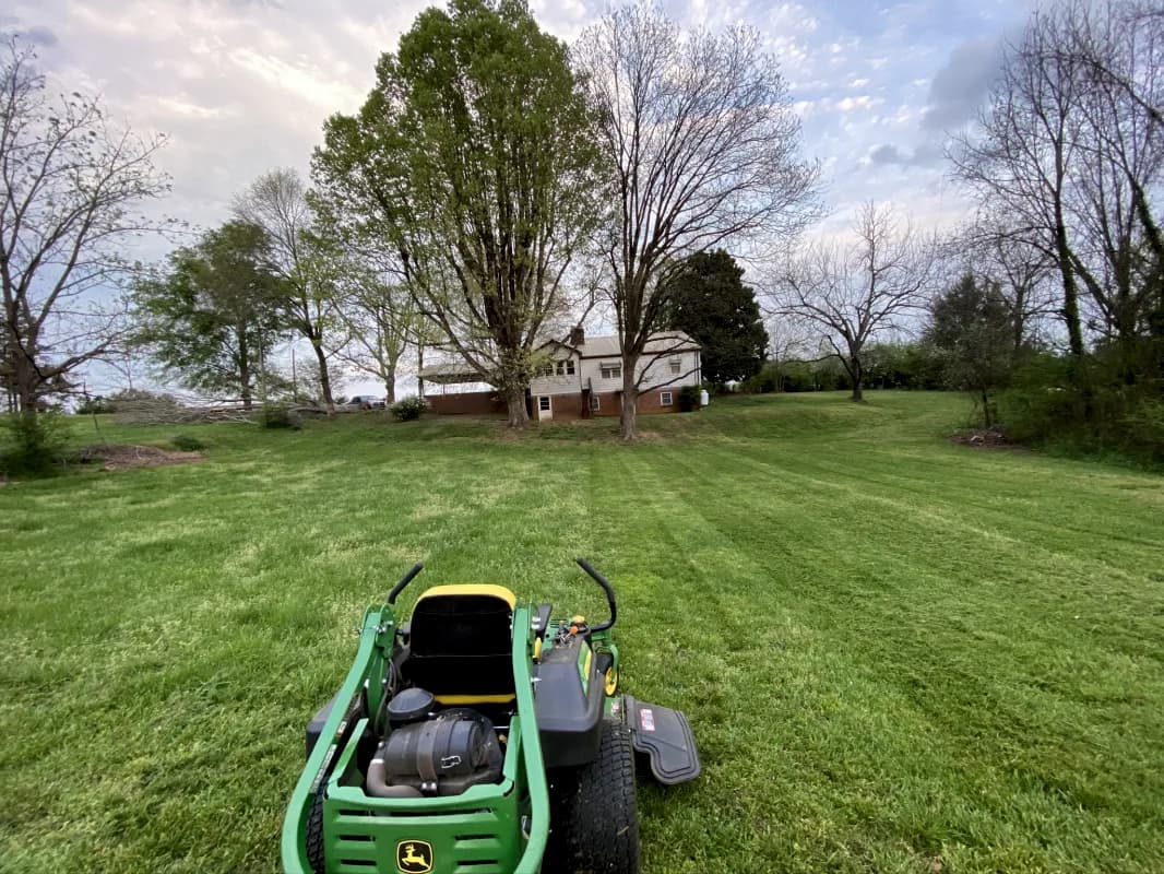 Zero turn mower — photo 2 of 3