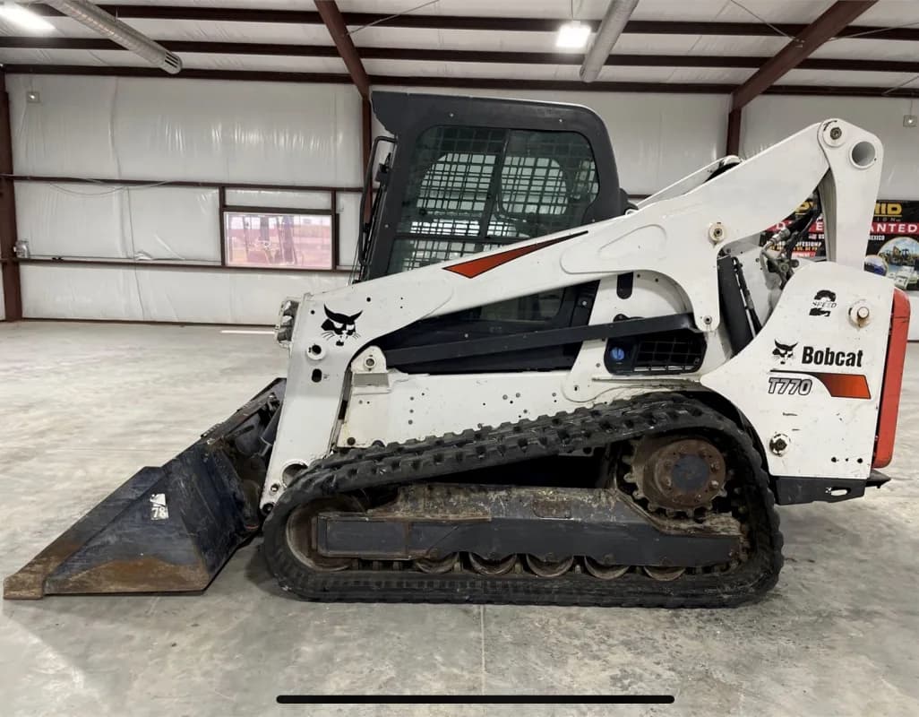 T770 Tracked Skid Steer 3420lb Operational Load — photo 3 of 4