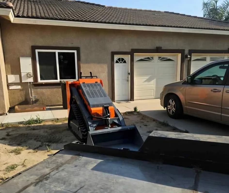 mini skid steer — photo 2 of 3