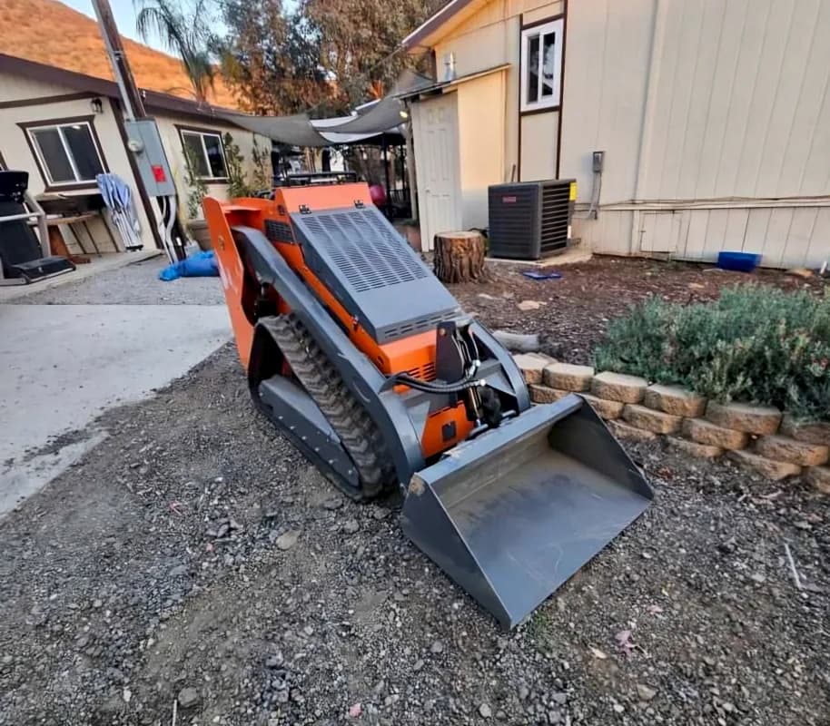 mini skid steer — photo 3 of 3