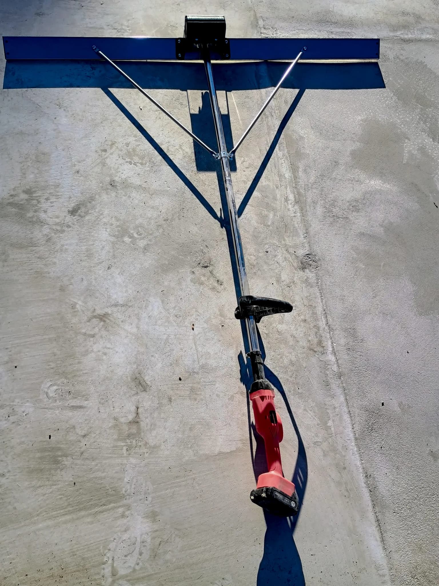 Techimes Battery Powered Concrete Screed — photo 8 of 10