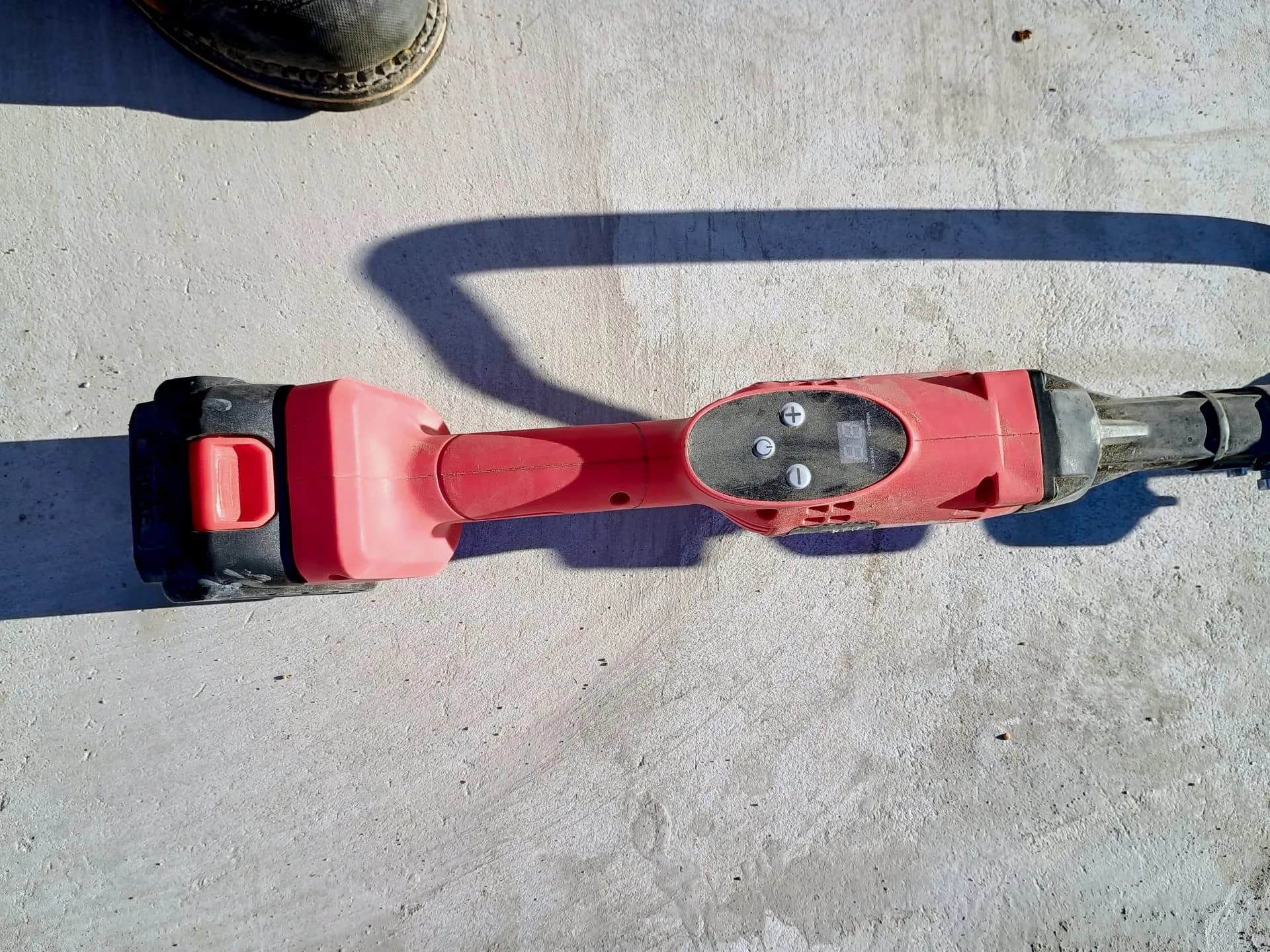 Techimes Battery Powered Concrete Screed — photo 7 of 10