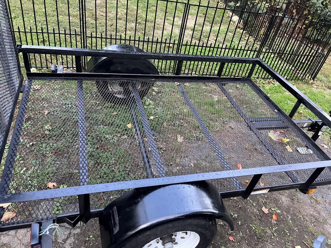 Utility Trailer — photo 2 of 3