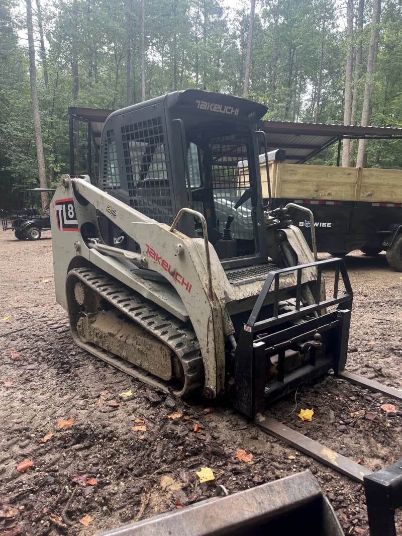 Takeuchi skid steer — photo 2 of 4