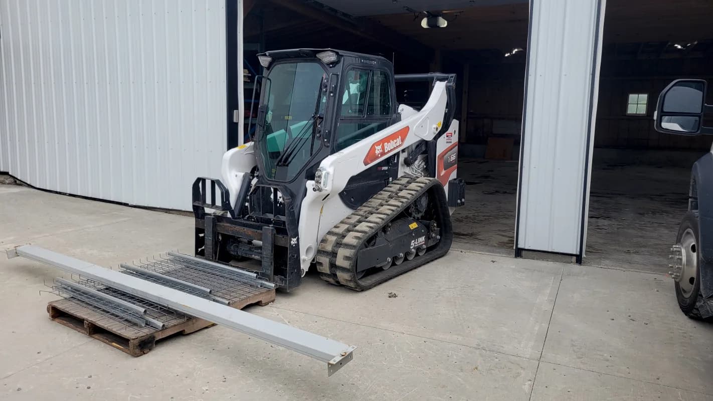 t66 skidsteer — photo 2 of 3