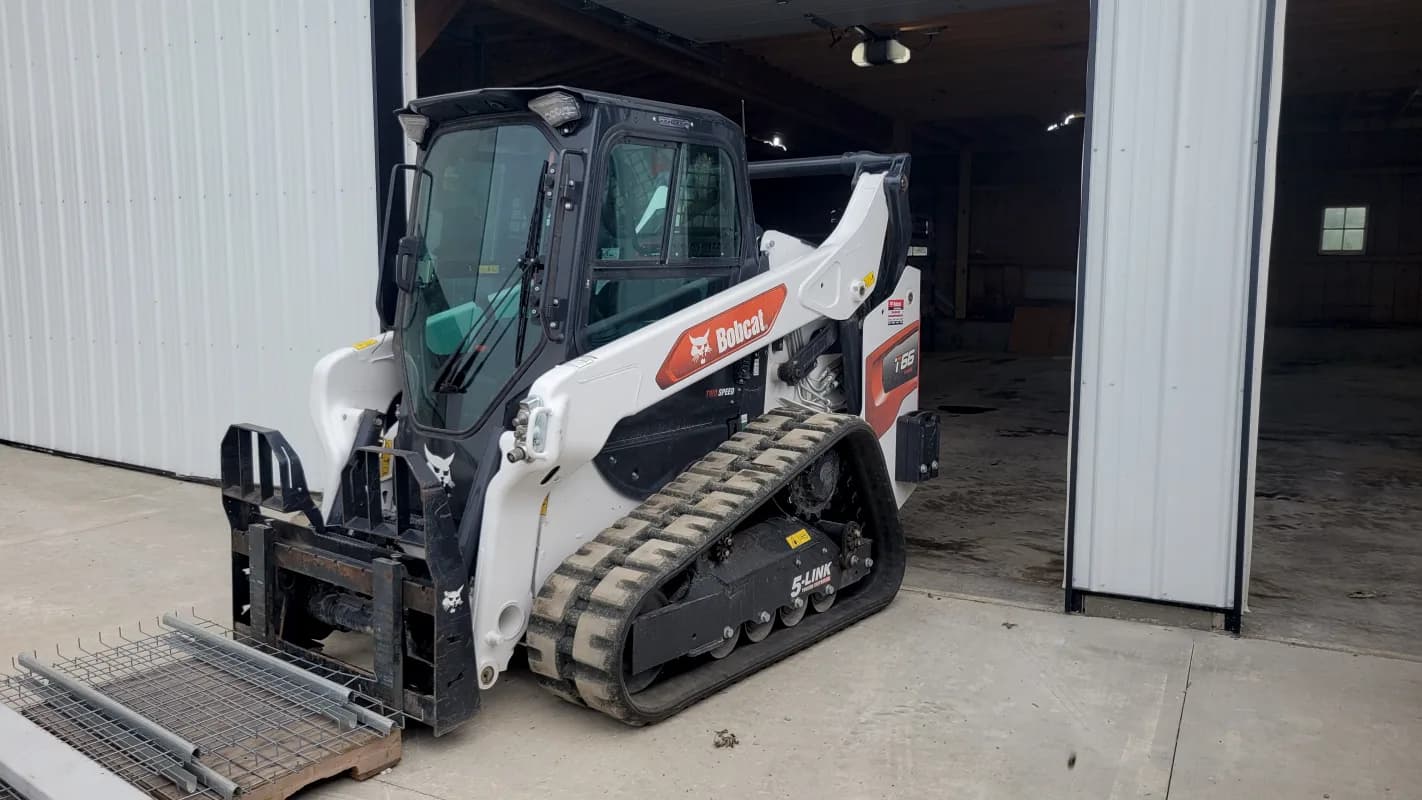 t66 skidsteer — photo 3 of 3