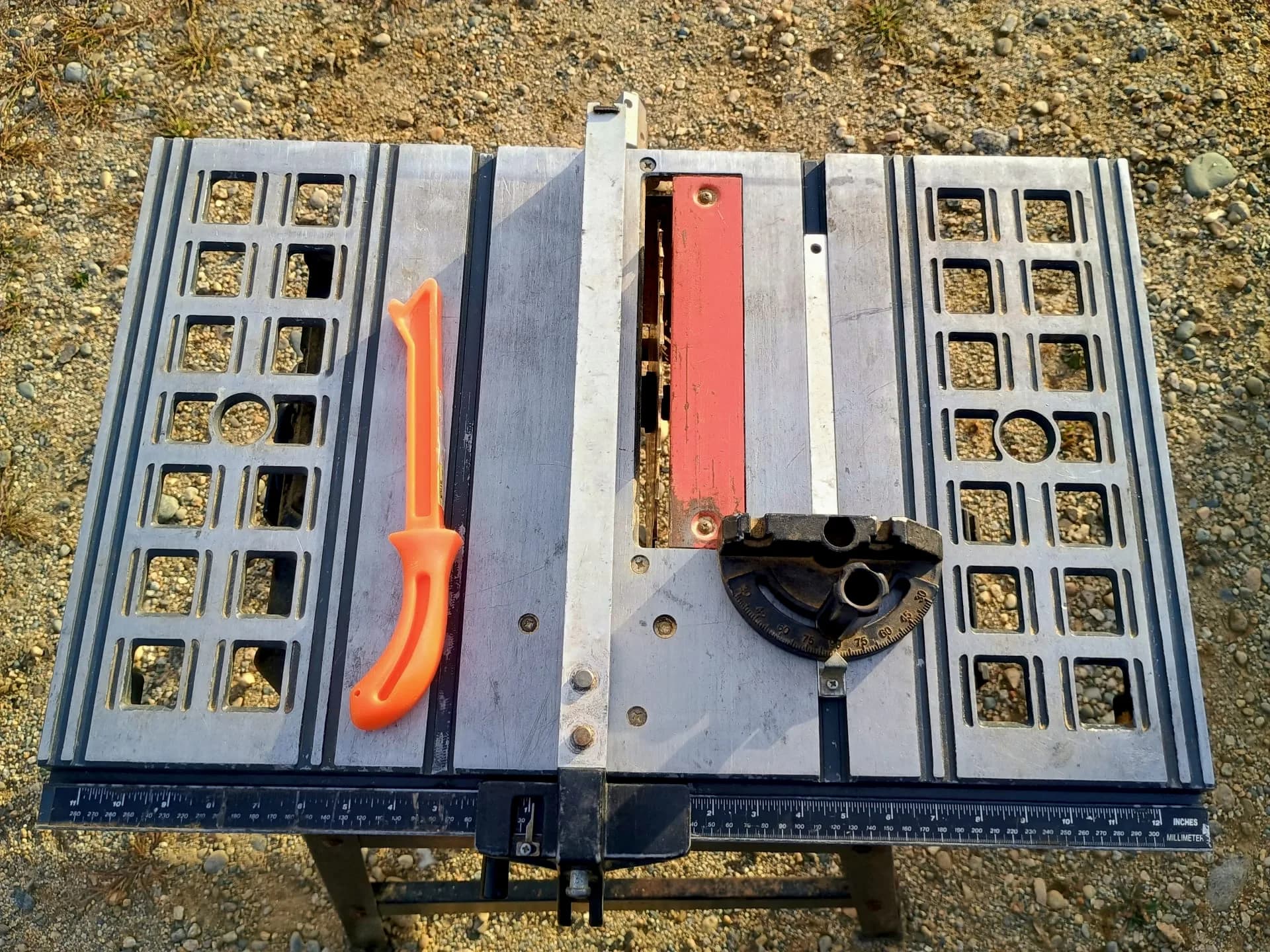 Table saw — photo 4 of 6