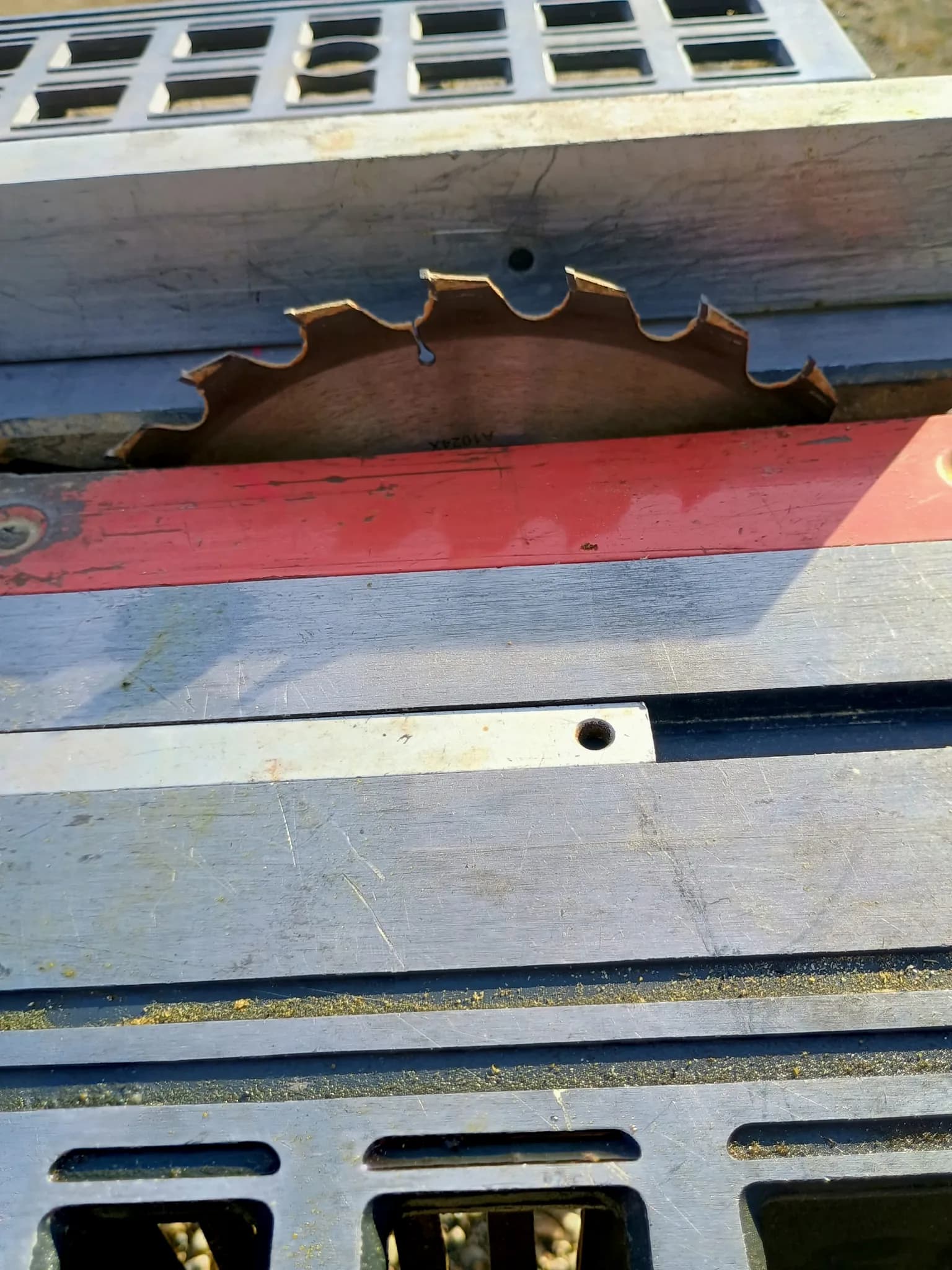 Table saw — photo 2 of 6