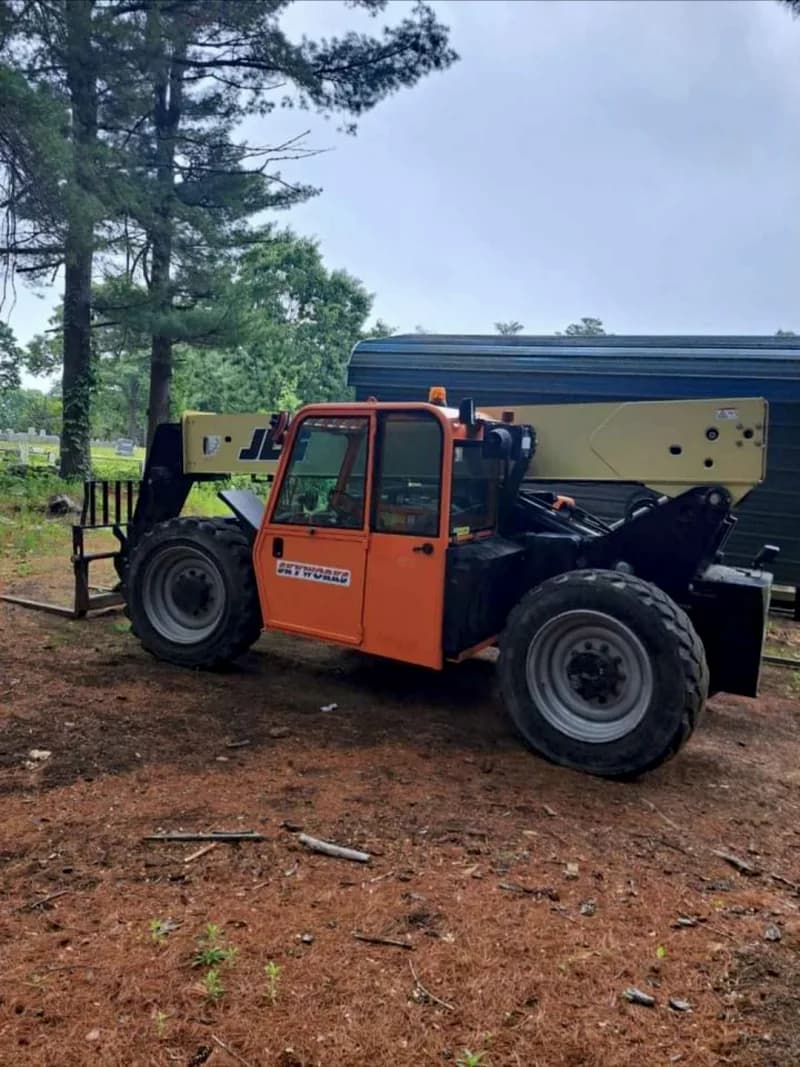 Telehandler — photo 2 of 3