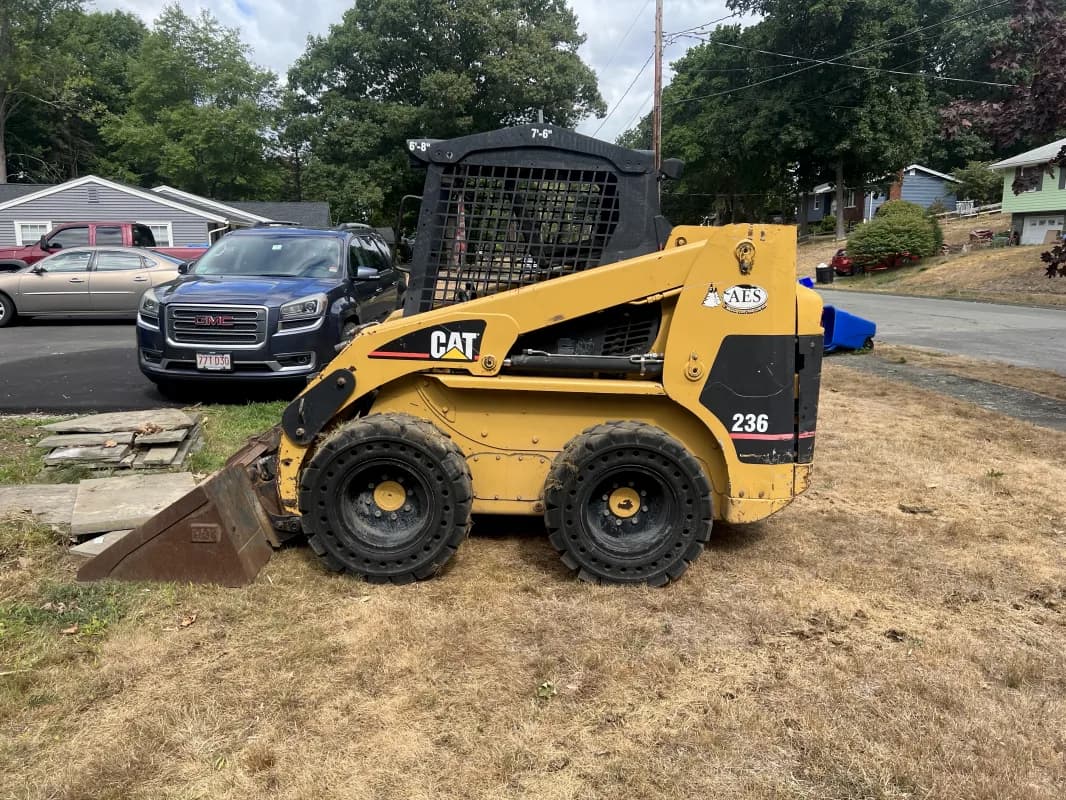 skid steer — photo 2 of 4