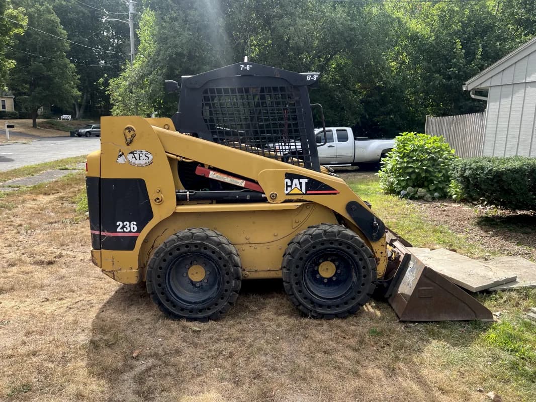 skid steer — photo 4 of 4