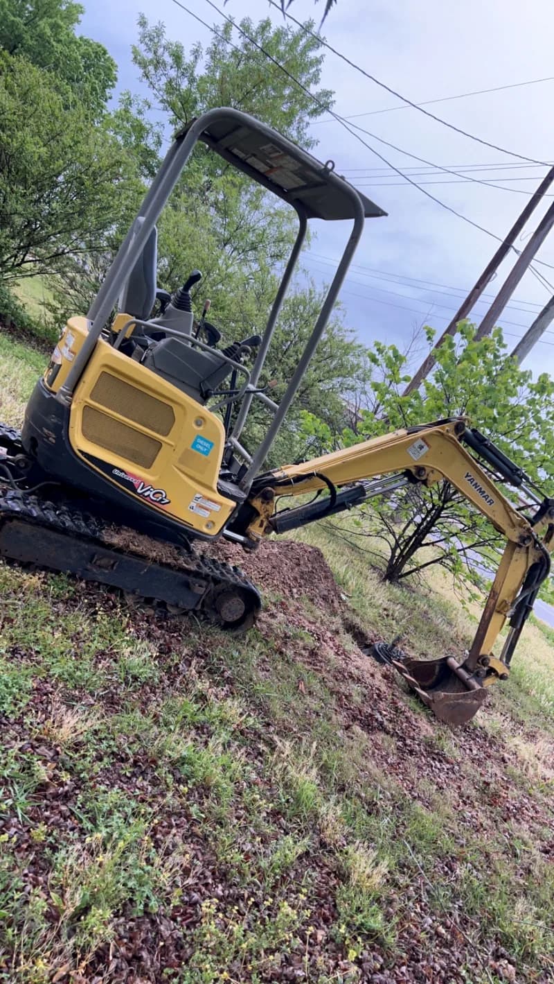 Yanmar Vio17 mini excavator — photo 2 of 3