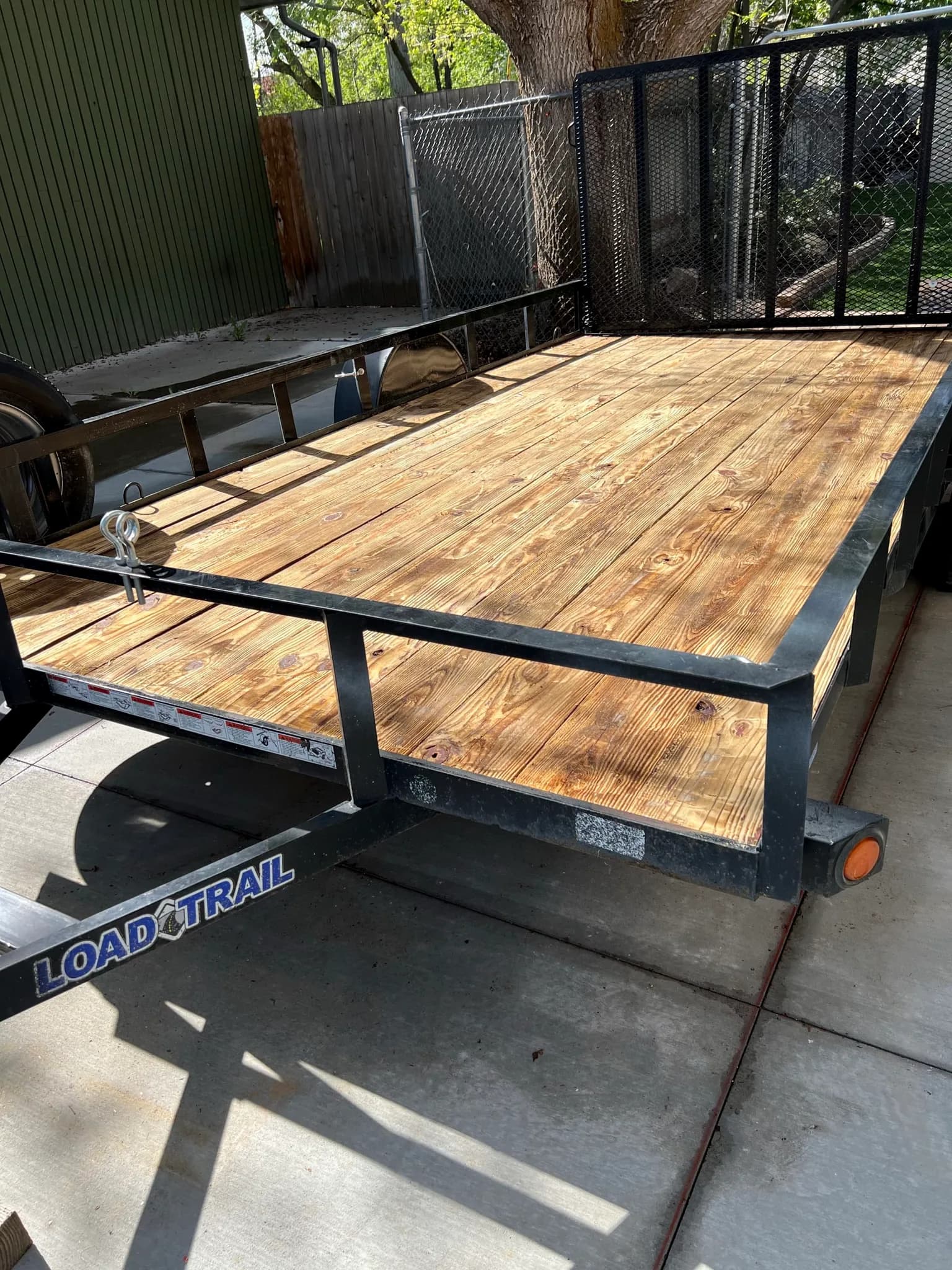 Utility trailer — photo 2 of 3