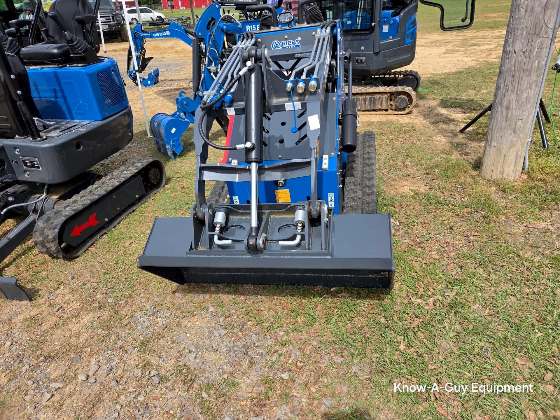 Rippa RS03 Mini Skidsteer — photo 3 of 4