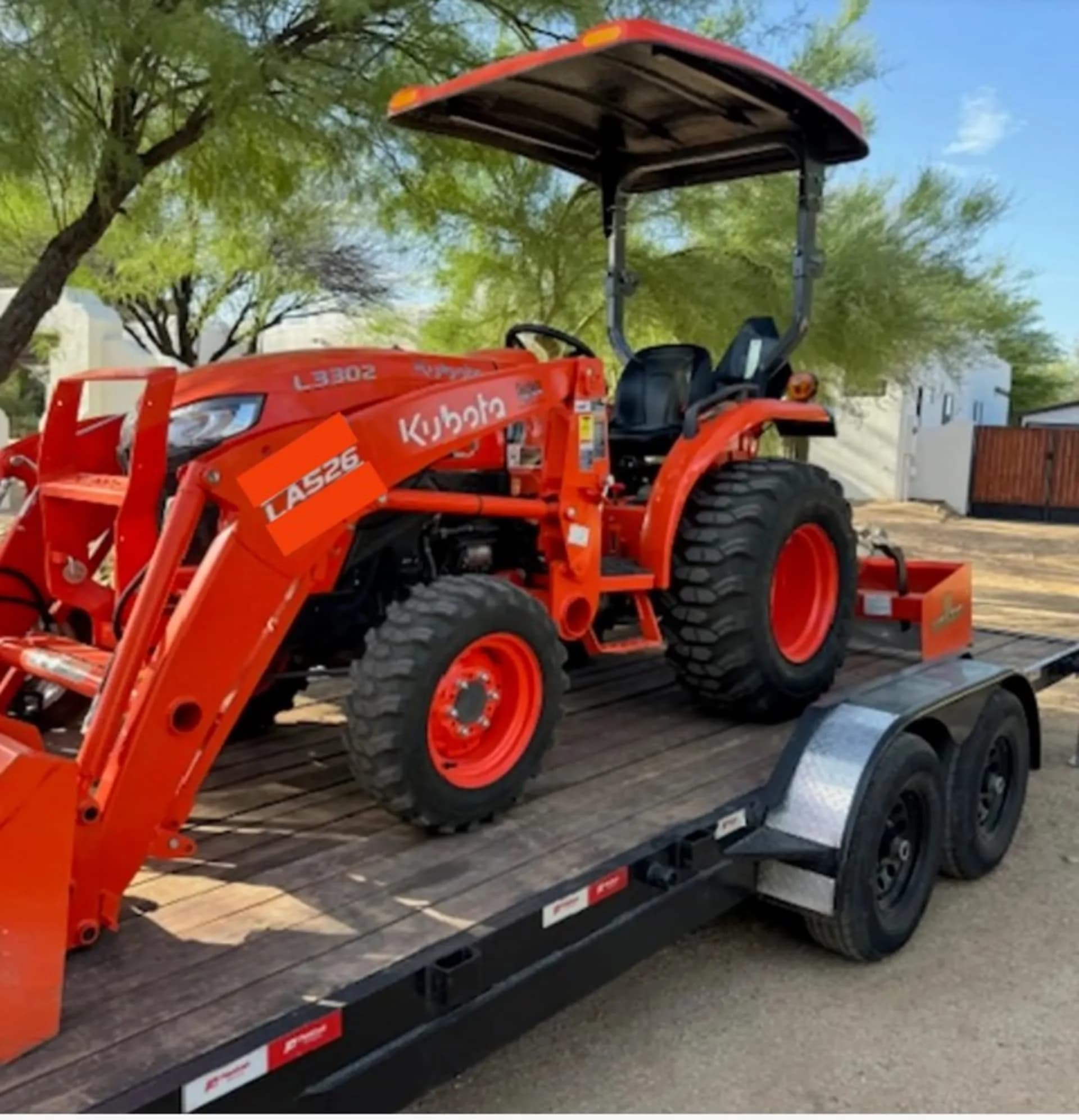 Kubota L3302 Tractor — photo 2 of 5