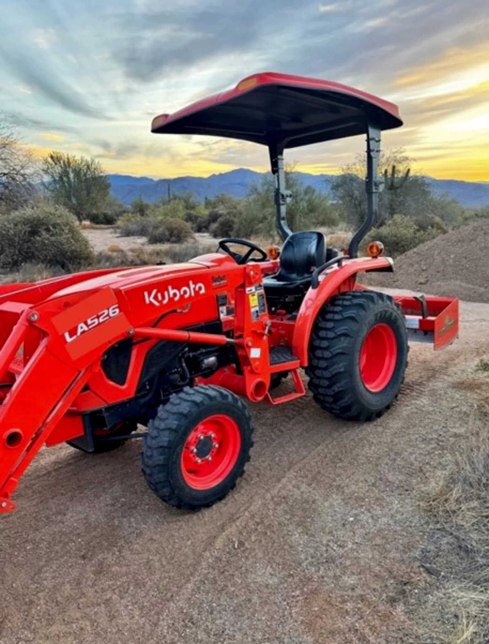 Kubota L3302 Tractor — photo 4 of 5