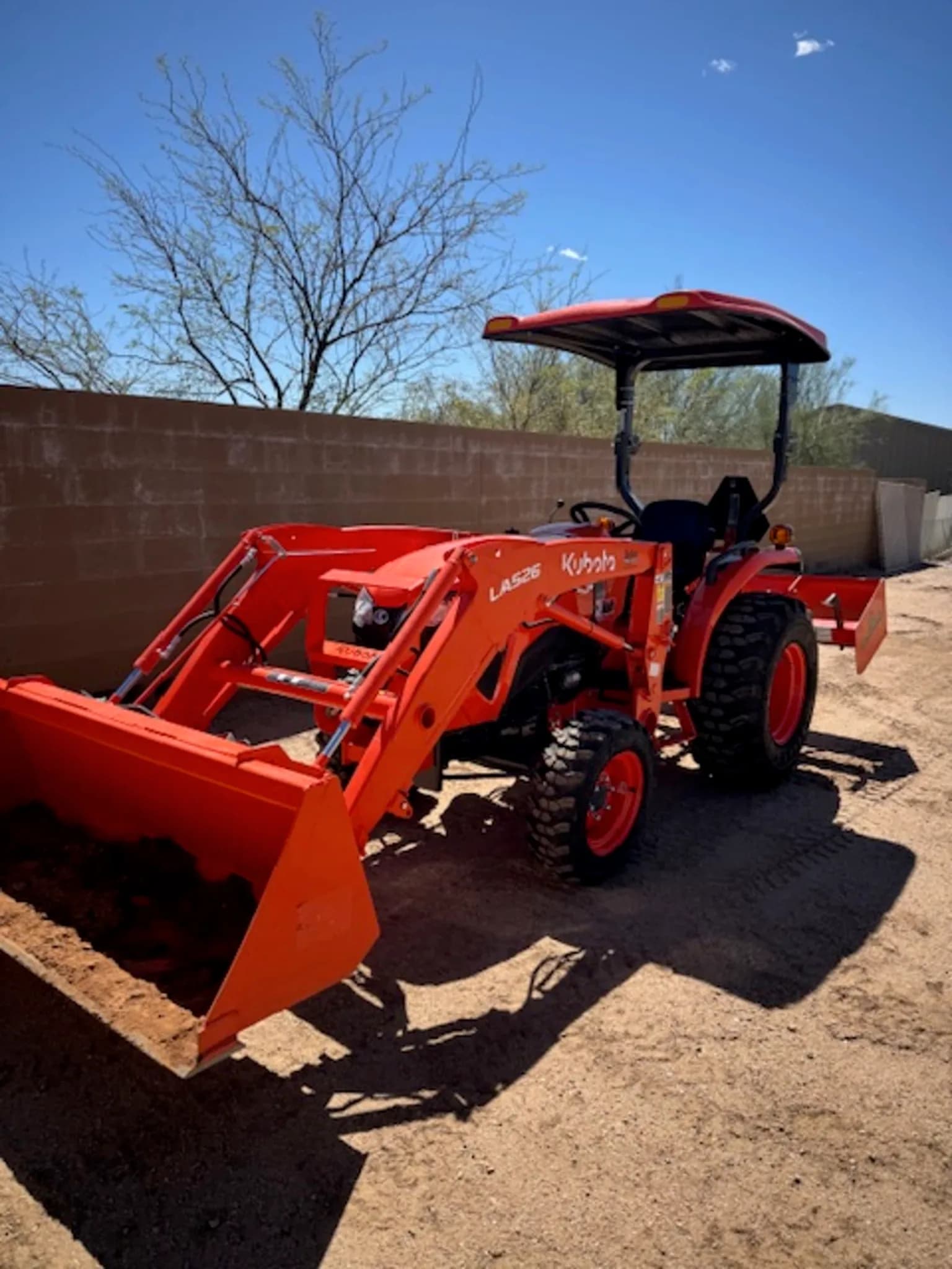 Kubota L3302 Tractor — photo 3 of 5