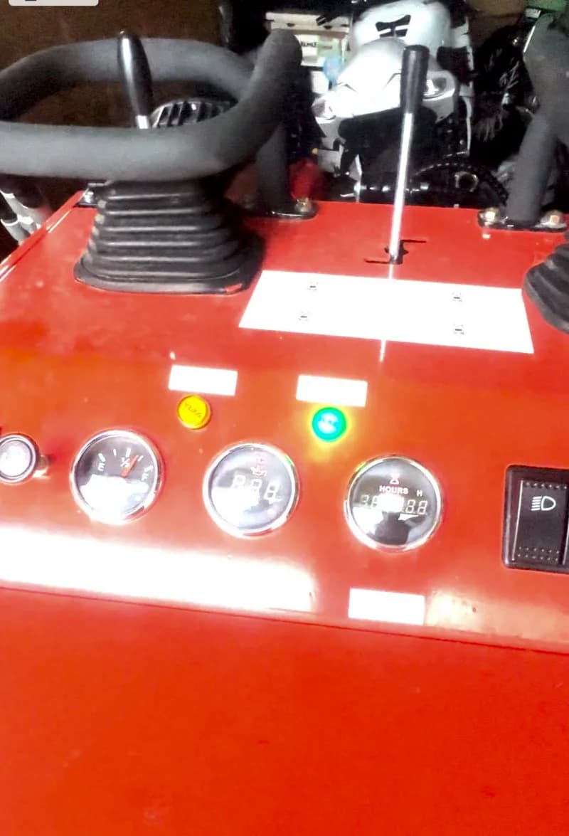 mini skid steer — photo 3 of 4