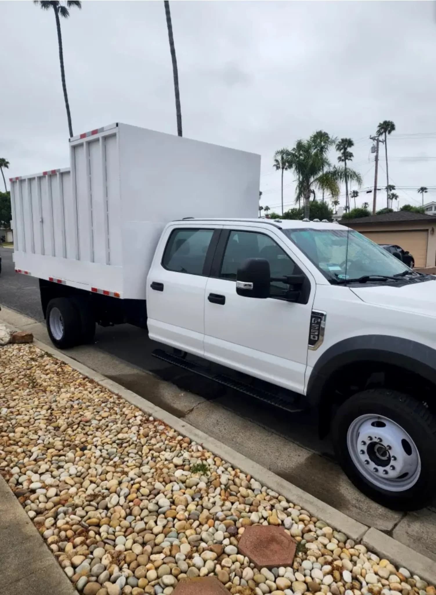 Ford F550 dump truck — photo 3 of 8