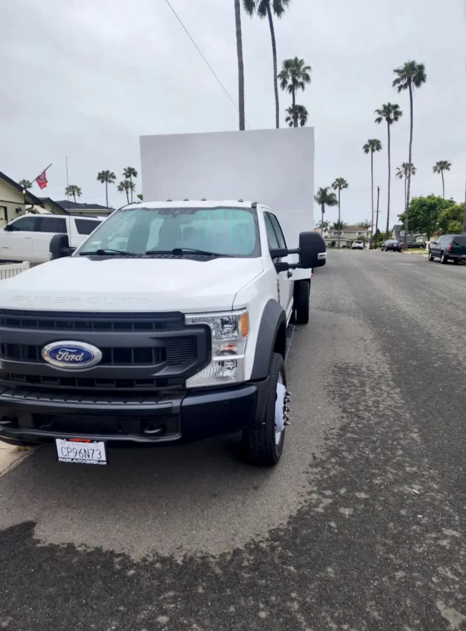 Ford F550 dump truck — photo 2 of 8