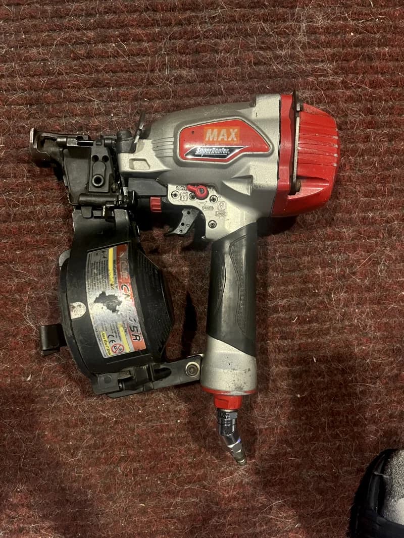 Roofing gun — photo 2 of 3
