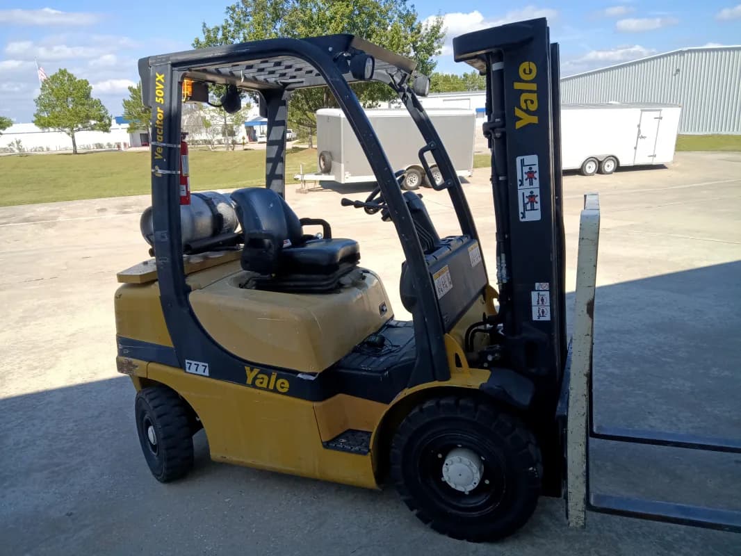 Yale forklift — photo 2 of 4