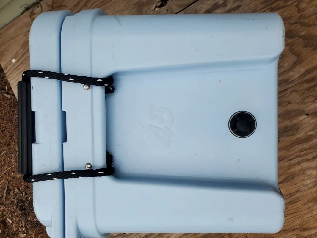 Yeti 45 Cooler — photo 3 of 7