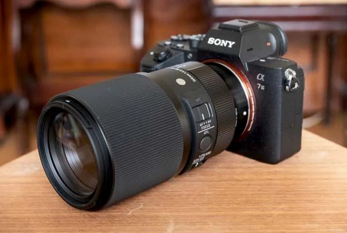 SIGMA 105MM F2.8 DG DN MACRO CAMERA LENS