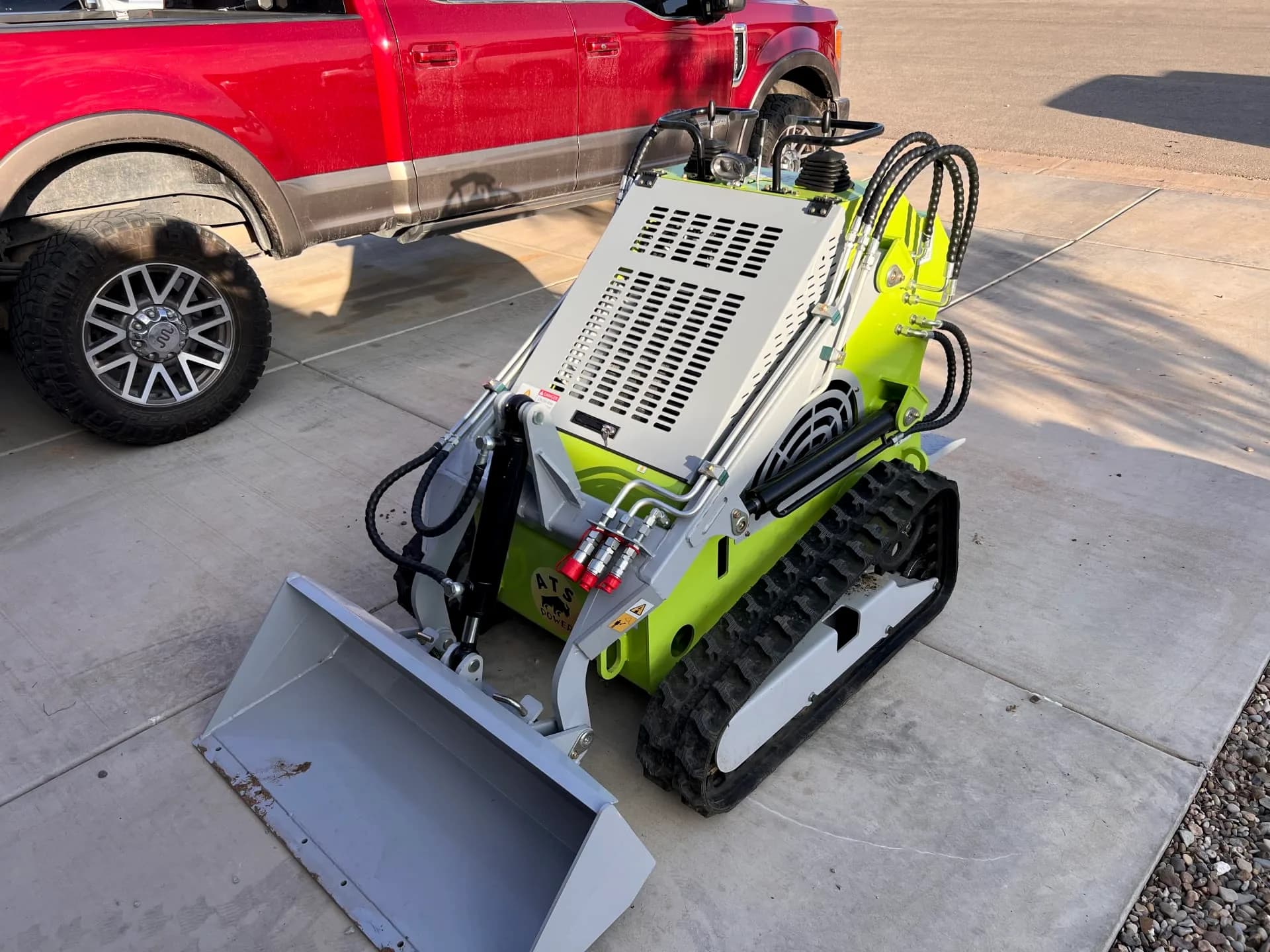 Mini Skid Steer 23HP — photo 5 of 5