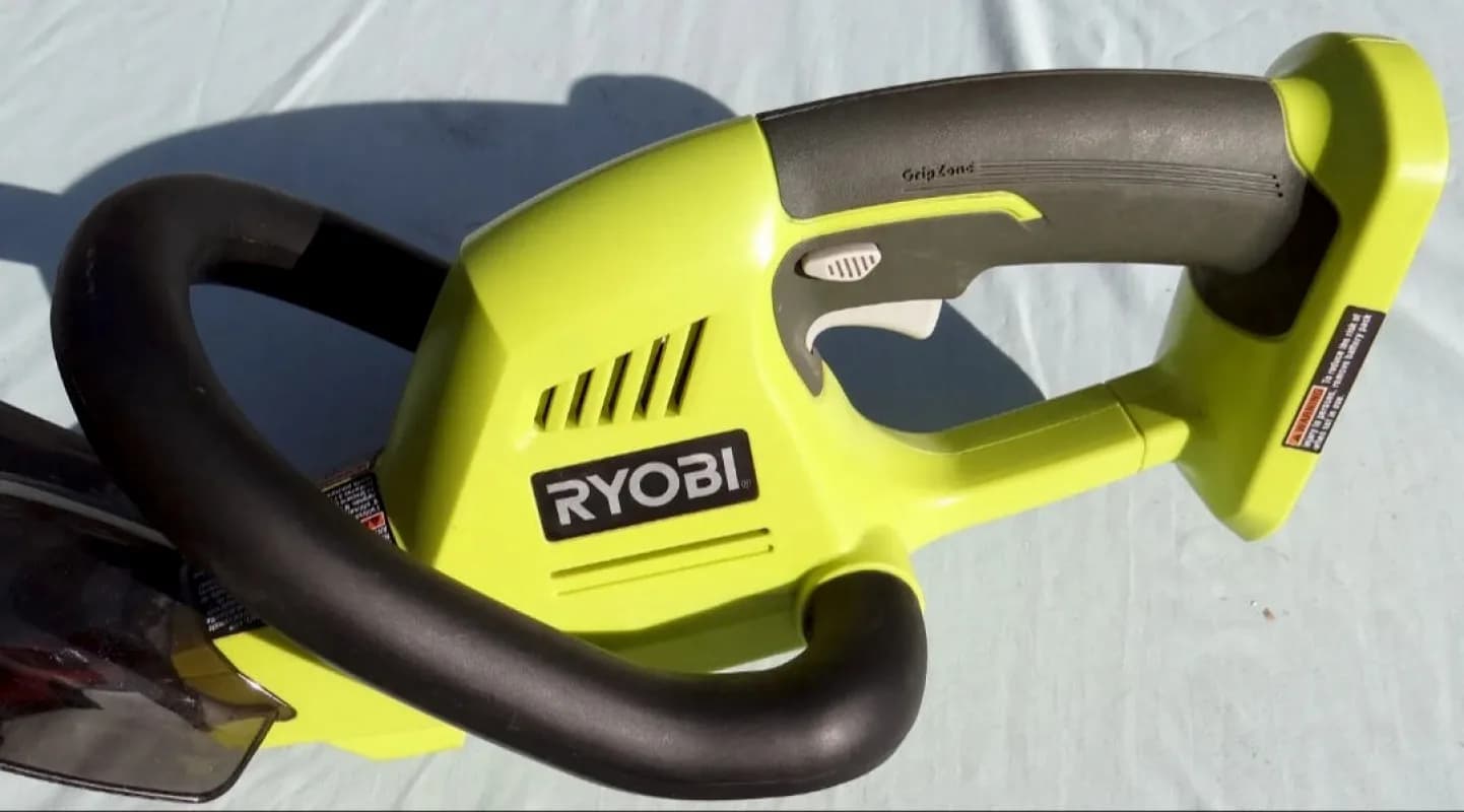Cordless 22 inch Hedge Trimmer — photo 2 of 4