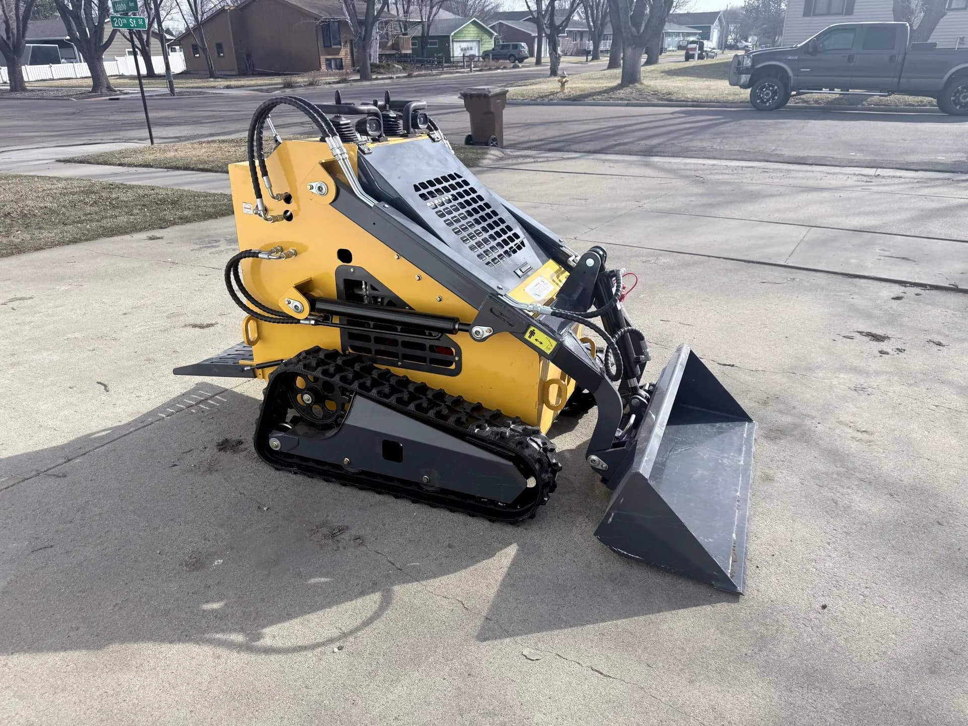 Mini Skid Steer Loader — photo 3 of 5