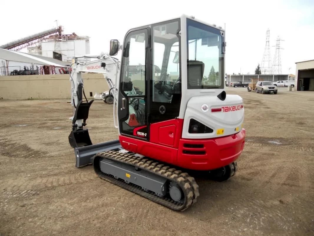Mini Excavator — photo 3 of 3