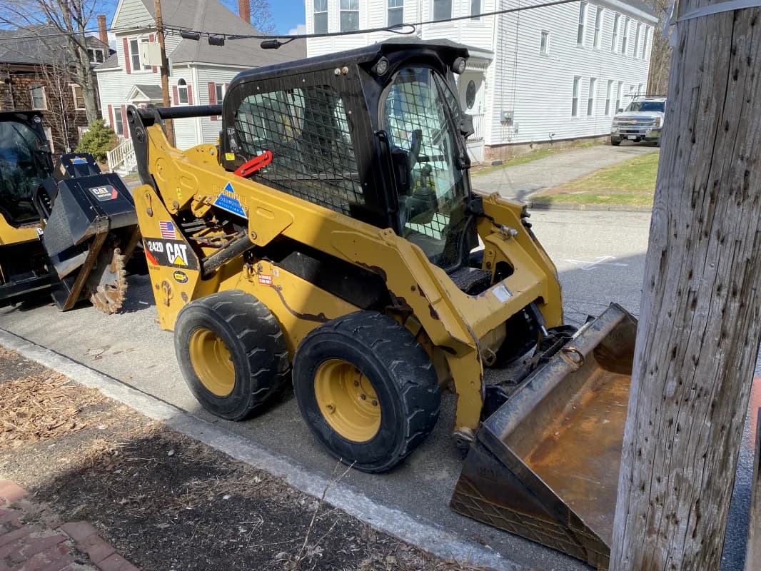 skidsteer — photo 2 of 3