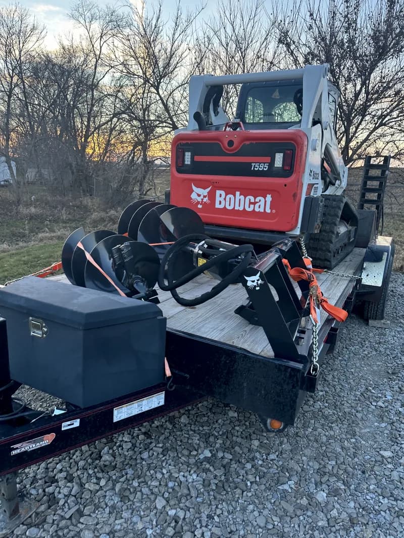 Skid loader — photo 2 of 5